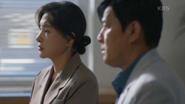 ▲'현재는 아름다워' 간암 판정 받은 진수정(박지영)과 충격 받은 현진헌(변우민)(사진=KBS 방송화면 캡처)