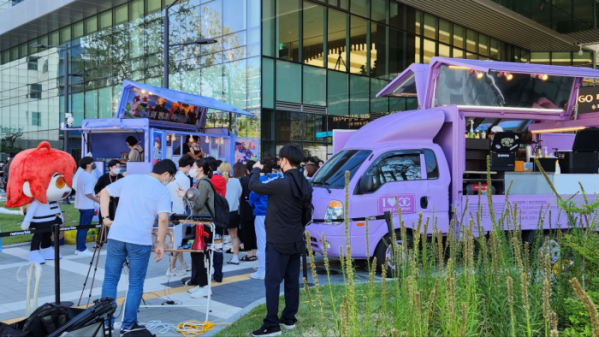 ▲'페그오' 커피트럭 행사가 진행된 서울시 구로구 넷마블 신사옥 앞 광장. (이시온 기자 zion0304@)