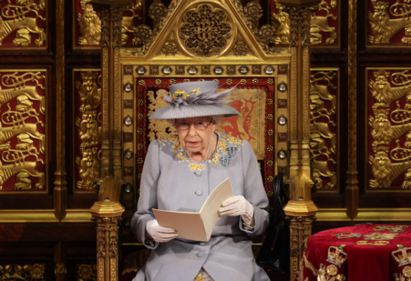 ▲엘리자베스 2세 영국 여왕이 의회 여왕 연설을 하고 있다. (AFP연합뉴스)