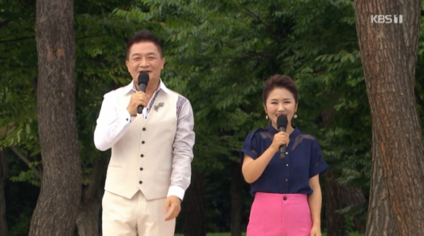 ▲'전국노래자랑' MC 이호섭·임수민(사진=KBS1 '전국노래자랑' 방송화면 캡처)