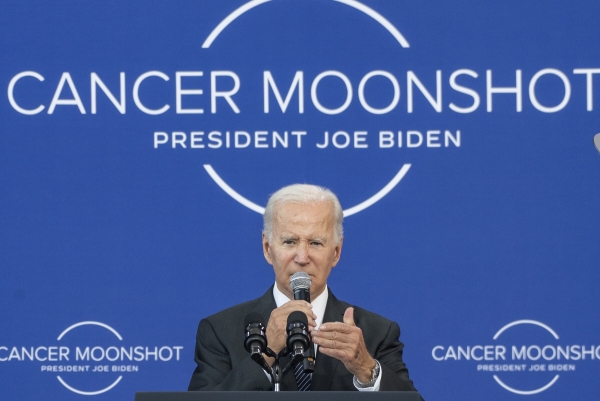 ▲조 바이든 미국 대통령이 12일(현지시간) 보스턴에서 ‘암 문샷’과 관련해 연설하고 있다. 보스턴/EPA연합뉴스
