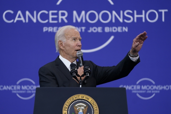 ▲조 바이든 미국 대통령이 12일(현지시간) 보스턴에서 ‘암 문샷’과 관련해 연설하고 있다. 보스턴/AP뉴시스
