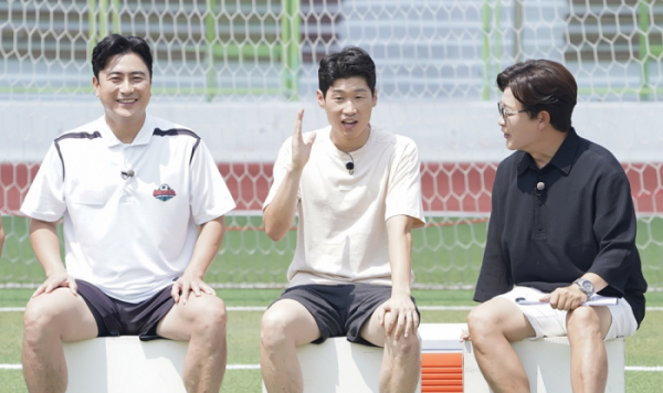 ▲'뭉쳐야 찬다' 박지성(가운데)(사진제공=JTBC)