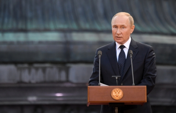 ▲블라디미르 푸틴 러시아 대통령이 21일(현지시간) 러시아 건국 1160주년 기념 행사에서 연설하고 있다. 벨리키 노브고로드/AP뉴시스
