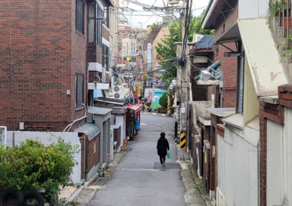 ▲대우건설과 롯데건설이 올 하반기 정비사업 최대어로 꼽히는 서울 용산구 한남2구역 재개발 시공권을 놓고 맞붙는다. 한남2구역 일대 전경. (이동욱 기자 toto@)