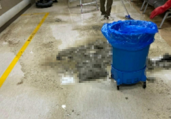 ▲지난 15일 서울의 한 대학병원 천장이 무너지며 오물이 쏟아지는 사고가 발생했다. (연합뉴스)