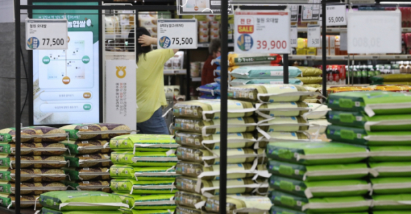 ▲지난해 9월 26일 오전 서울 시내 한 대형마트에서 쌀 상품이 판매되고 있다. (뉴시스)
