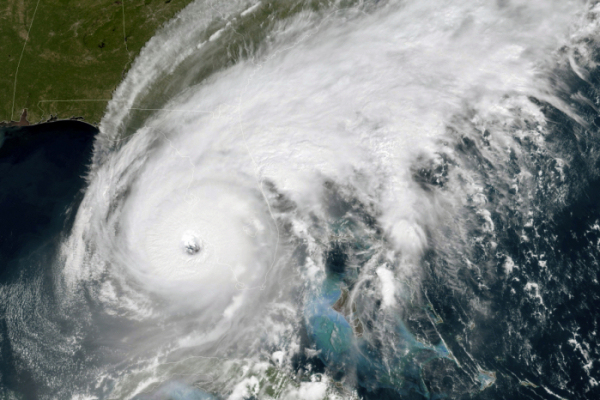▲미 국립해양대기청(NOAA)가 공개한 28일(현지시간) 오전 12시 1분 기준 허리케인 '이언' 위성 이미지. 이언은 5등급에 육박하는 위력으로 커져 플로리다 남서부 해안을 강타하기 시작했다. AP뉴시스
