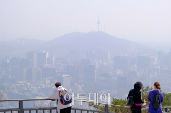 ▲미세먼지가 뒤덮은 서울 전경
 (신태현 기자 holjjak@)