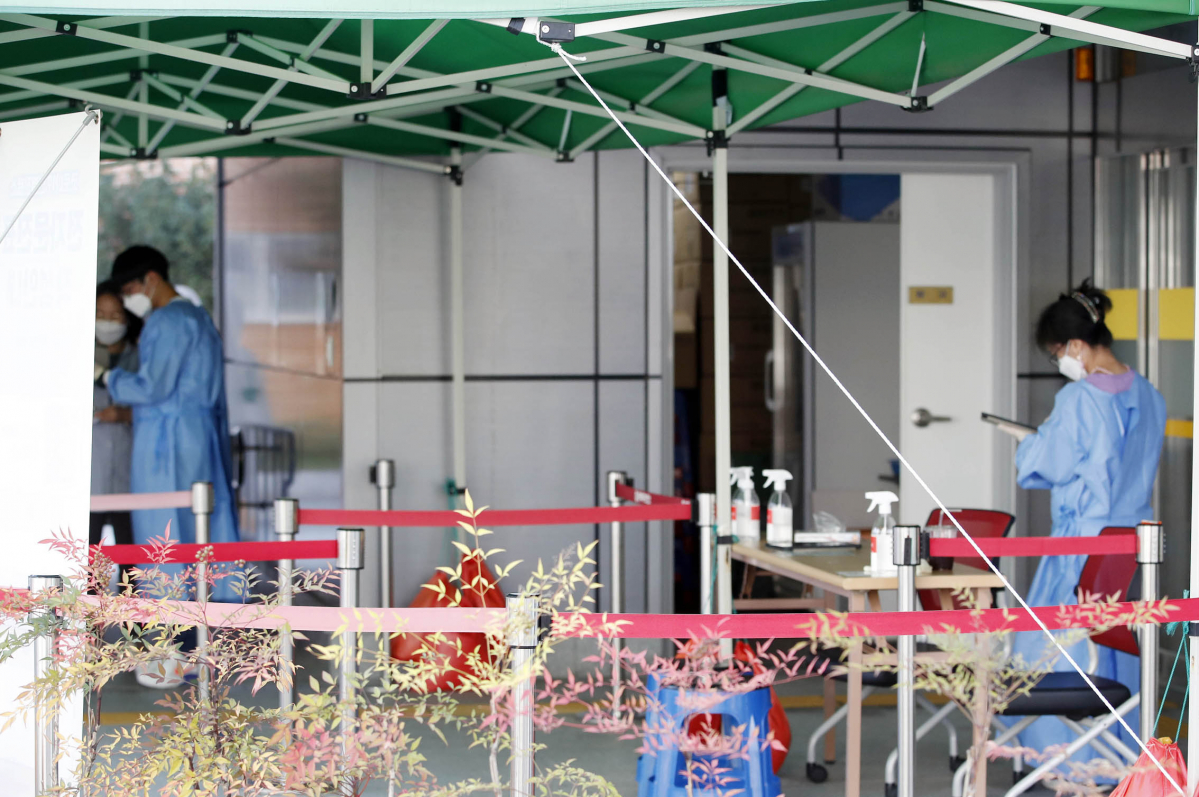 ▲지난달 30일 오전 광주 북구 상시선별진료소가 한산한 모습을 보이고 있다. (연합뉴스)