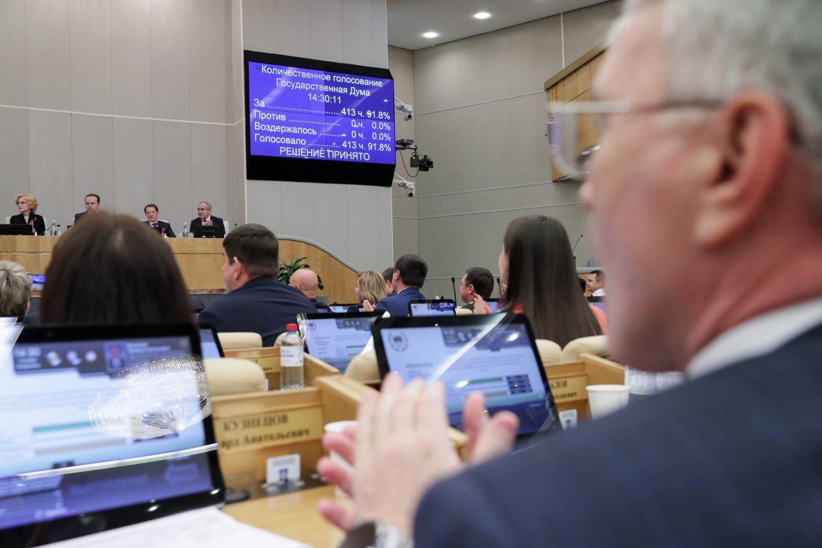 ▲러시아 모스크바에서 국가두마(하원) 의원들이 3일(현지시간) 우크라이나 점령지 4개주의 합병 조약을 만장일치로 처리하고 있다. 모스크바/AP뉴시스  