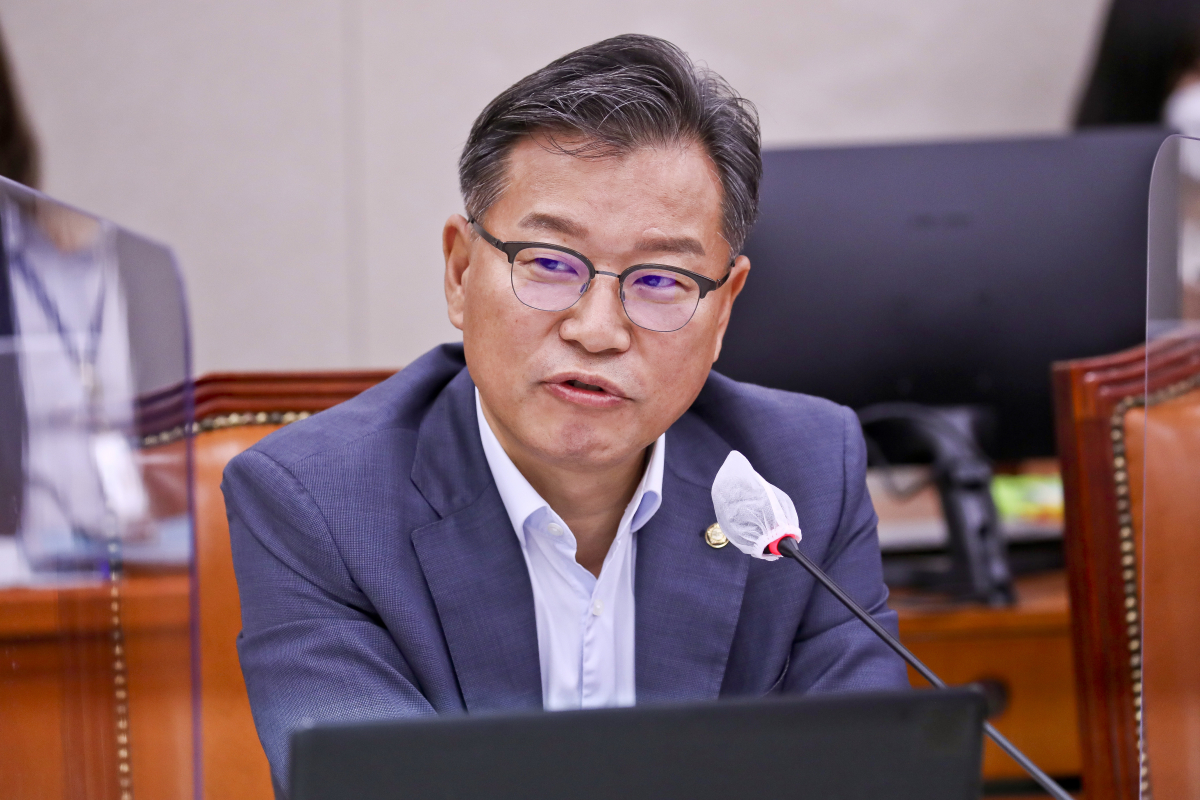 ▲4일 국회 농림축산식품해양수산위원회에서 열린 농림축산식품부에 대한 국정감사에서 이양수 국민의힘 간사가 의사진행 발언을 하고 있다. (연합뉴스)