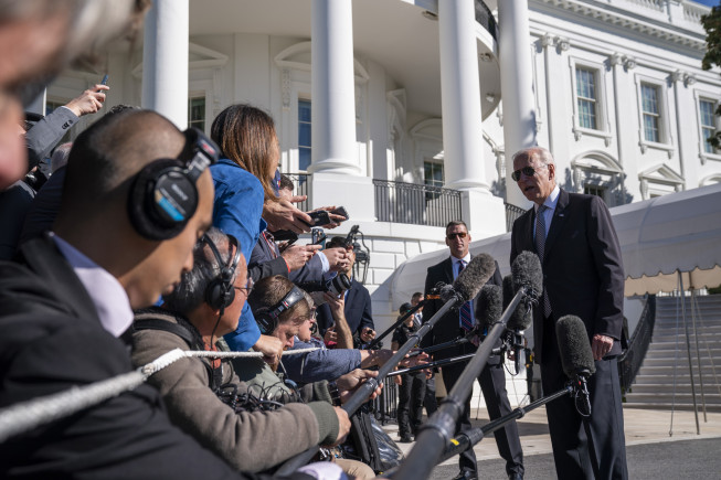 ▲6일(현지시간) 조 바이든 미국 대통령이 백악관에서 기자들의 질문에 답하고 있다. 워싱턴D.C./AP뉴시스
