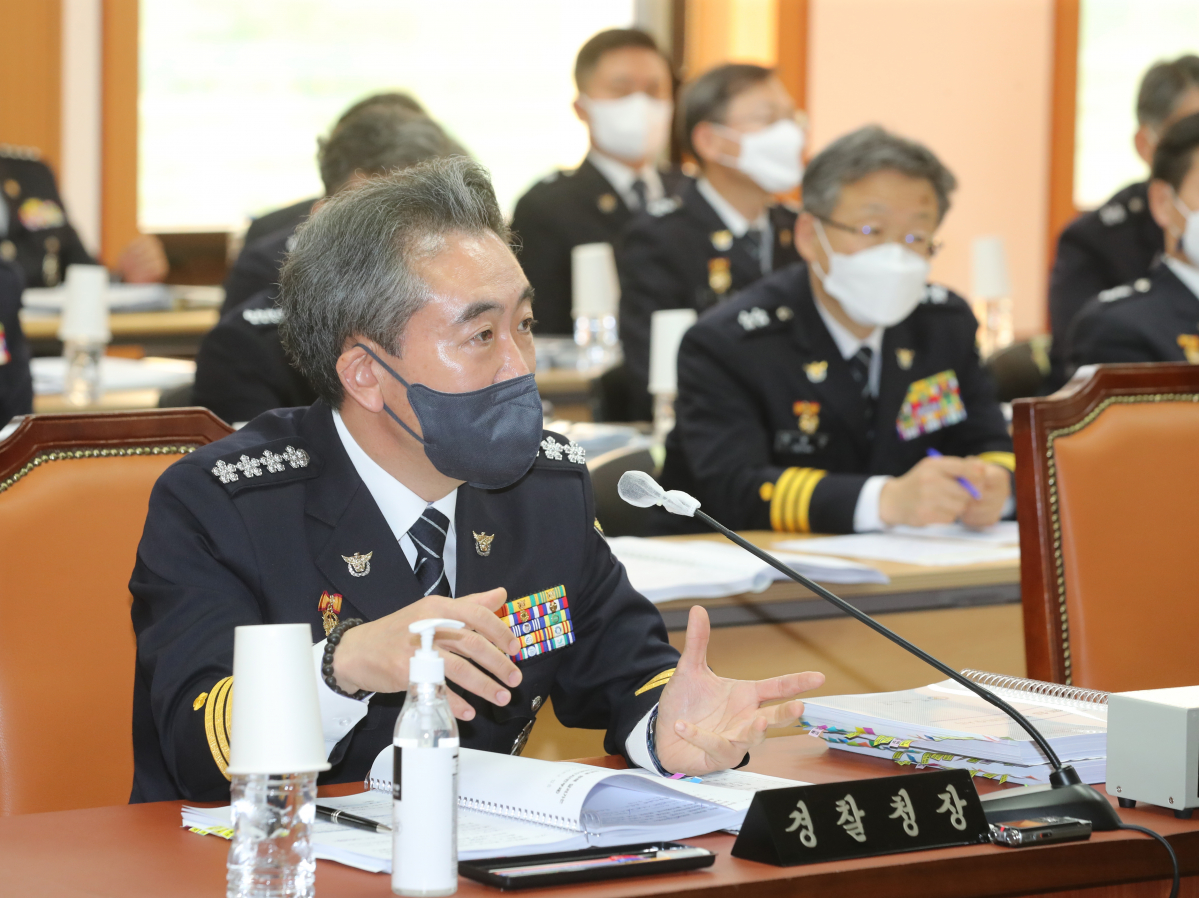 ▲윤희근 경찰청장이 7일 서울 서대문구 경찰청에서 열린 국회 행정안전위원회의 경찰청 국정감사에서 의원 질의에 답변하고 있다. (국회사진기자단)