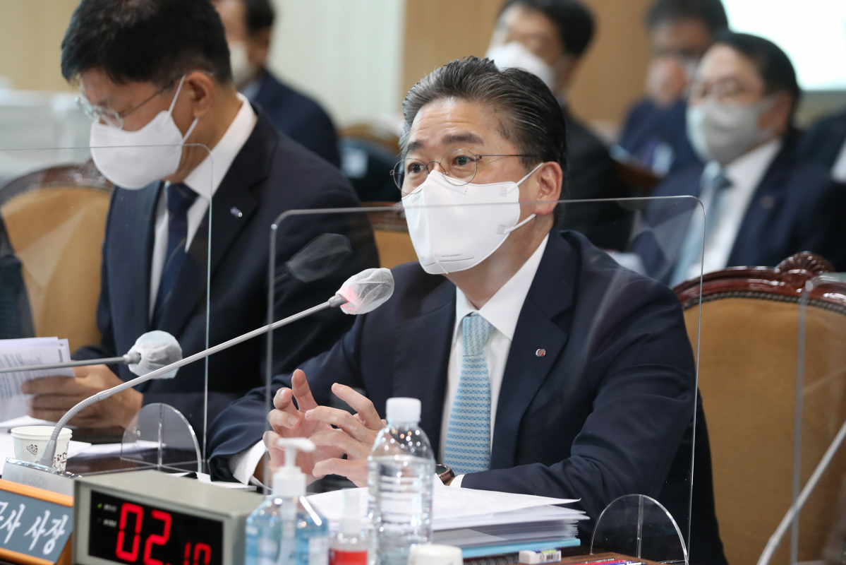 ▲정승일 한국전력 사장이 11일 오전 전남 나주 한국전력 본사에서 열린 산업통상자원중소벤처기업위원회 국정감사에서 답변하고 있다. (연합뉴스)