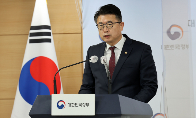 ▲장상윤 교육부 차관이 11일 오후 정부서울청사 브리핑룸에서 제1차 기초학력 보장 종합계획 관련 브리핑을 하고 있다. (연합뉴스)