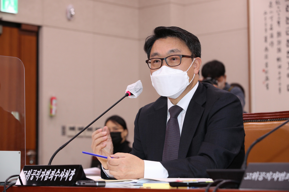 ▲김진욱 고위공직자범죄수사처장이 13일 오후 국회 법제사법위원회에서 열린 고위공직자범죄수사처에 대한 국정감사에서 의원질의에 답변하고 있다.  (연합뉴스)
