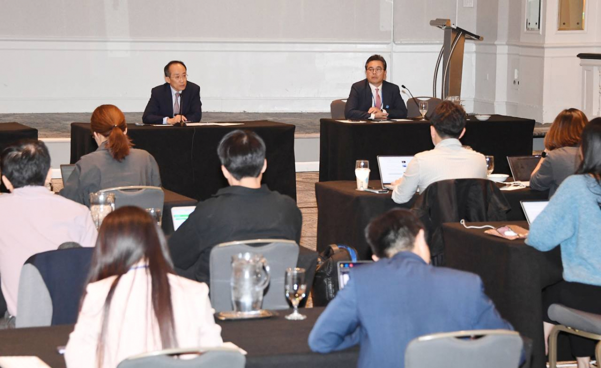 ▲G20 재무장관 중앙은행총재회의 참석차 미국 워싱턴 DC를 방문한 추경호 경제부총리 겸 기획재정부 장관이 14일(현지시간) 동행기자단과 간담회에서 발언하고 있다. (사진제공=기획재정부)