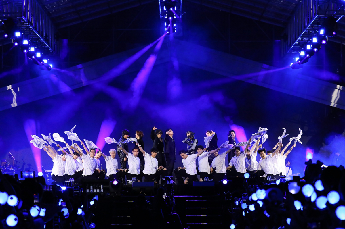 ▲15일 오후 부산아시아드주경기장에서 2030 부산세계박람회 유치 기원 콘서트 '옛 투 컴 인 부산'(Yet To Come in BUSAN)이 열리고 있다. 사진제공  빅히트뮤직