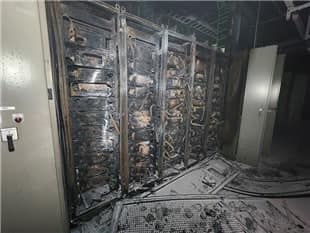 ▲판교 SK C&C 데이터센터 화재 현장. 발화 지점인 지하 3층 전기실의 배터리가 불에 타 있다. (연합뉴스)