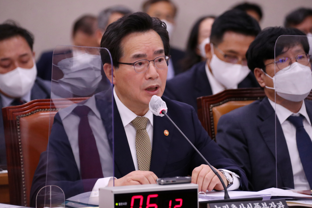 ▲정황근 농림축산부 장관이 20일 국회 농림축산식품해양수산위원회에서 열린 농림축산식품부 및 소관기관 종합감사에서 의원질의에 답하고 있다. (연합뉴스)