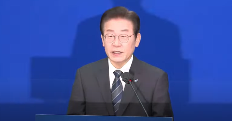 ▲이재명 더불어민주당 대표가 21일 서울 여의도 국회에서 특별기자회견을 열고 자신을 둘러싼 '불법 정치자금' 의혹에 대한 입장을 밝히면서 대장통 특검을 재차 제안했다.  (델리민주tv 갈무리)