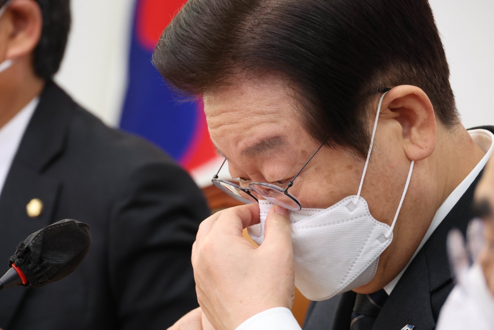 ▲이재명 더불어민주당 대표가 20일 서울 여의도 국회에서 열린 긴급 최고위원회의에서 생각에 잠겨있다. 고이란 기자 photoeran@ (이투데이DB)