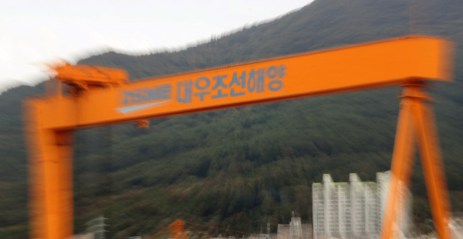 ▲경남 거제시 아주동 대우조선해양 옥포조선소에 설치된 대형 크레인.  (연합뉴스)