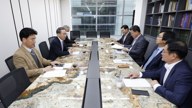 ▲김덕헌 이투데이 대표이사가 26일 서울 강남구 이투데이 본사에서 열린 '이투데이 독자위원회 하반기 정례회의'에서 인사말을 하고 있다. 조현호 기자 hyunho@