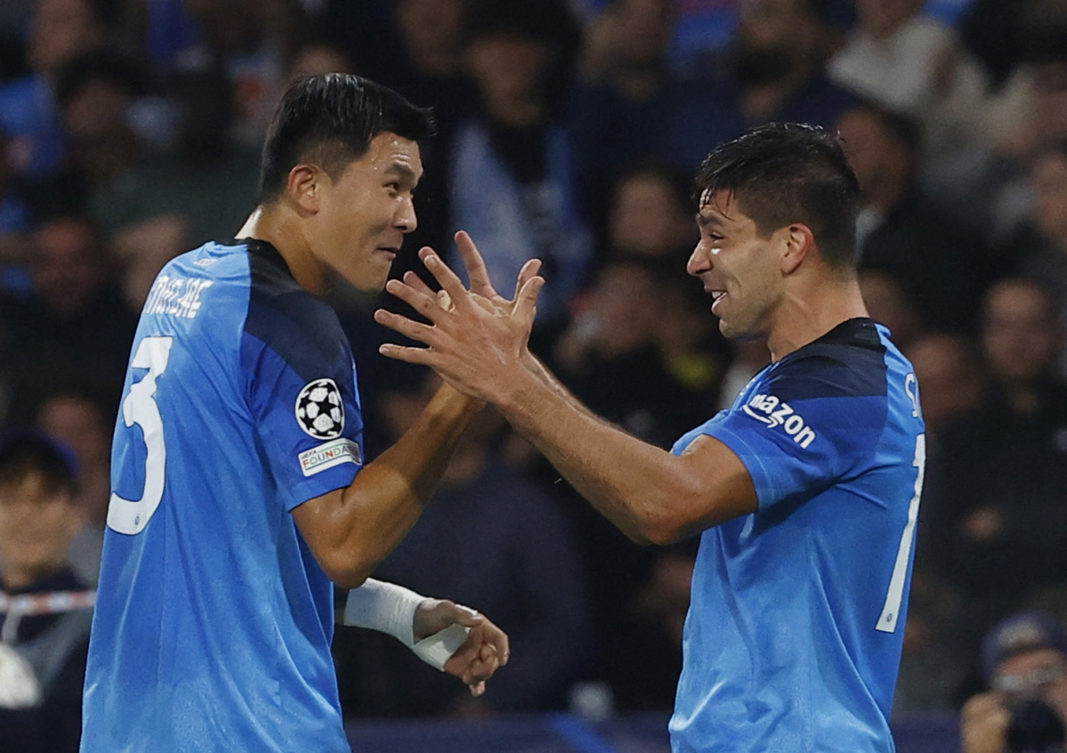 ▲득점을 축하해주는 김민재(로이터연합뉴스)