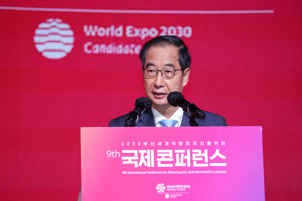 ▲한덕수 국무총리가 27일 서울 중구 대한상의에서 열린 2030 부산세계박람회 유치를 위한 국제콘퍼런스 개막식에서 축사하고 있다. (연합뉴스)