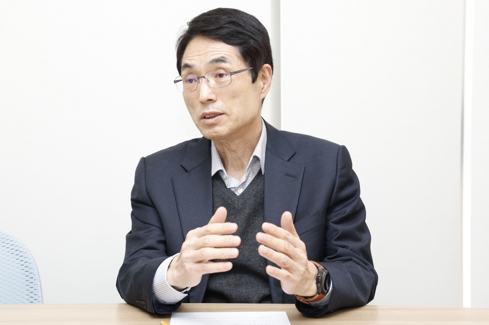 ▲김형준 차세대지능형반도체사업단장이 24일 경기 성남시 분당구 차세대지능형반도체사업단장실에서 이투데이와 인터뷰를 하고 있다. 조현호 기자 hyunho@ (이투데이DB)