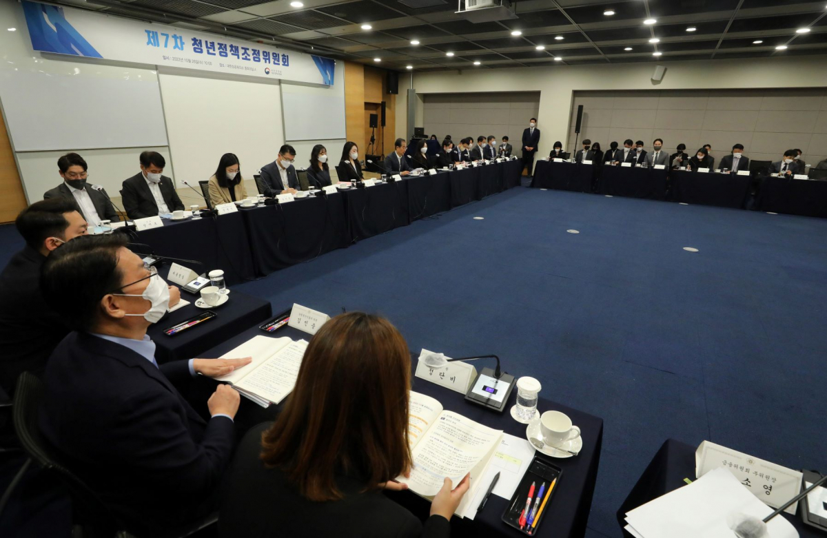 ▲한덕수 국무총리가 26일 오전 서울 중구 대한상공회의소에서 열린 제7차 청년정책조정위원회를 주재하고 있다. (뉴시스)