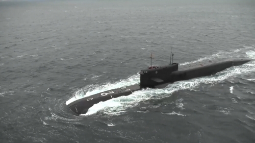 ▲러시아 핵추진 잠수함 툴라가 북극 바렌츠해에 26일(현지시간) 모습을 나타냈다. UPI연합뉴스
