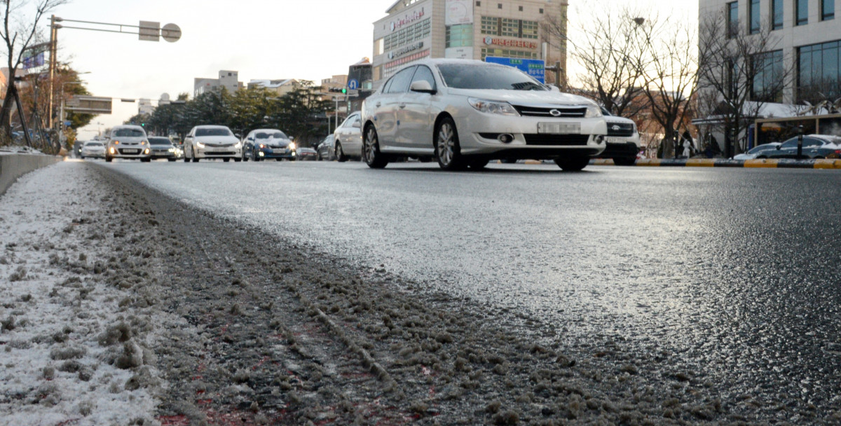 ▲염화칼슘에 의한 부식은 도장면보다는 하체와 도어, 앞쪽보다는 뒤쪽에 더 많이 발생한다.  (뉴시스)