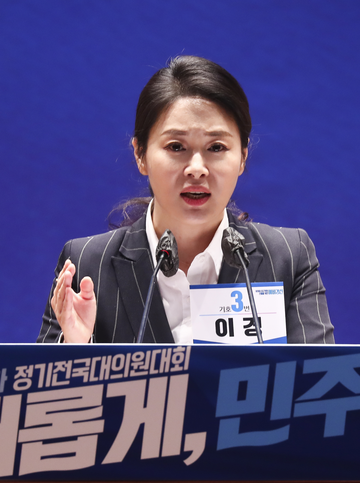 ▲[서울=뉴시스] 김선웅 기자 = 이경 더불어민주당 최고위원 예비후보가 28일 서울 여의도 국회 의원회관에서 열린 더불어민주당 당대표 및 최고위원 선출을 위한 예비경선대회에서 정견을 발표하고 있다. (공동취재사진) 2022.07.28. photo@newsis.com