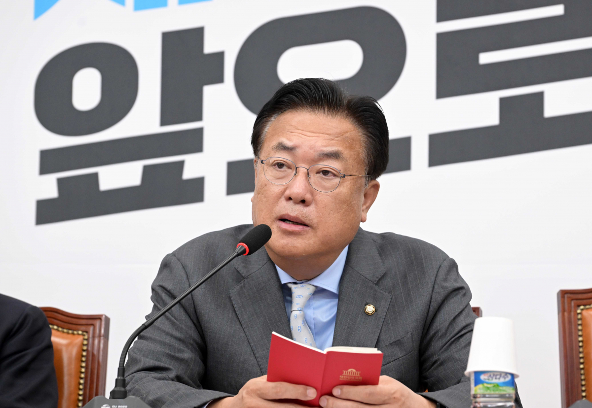 ▲[서울=뉴시스] 고범준 기자 = 정진석 국민의힘 비상대책위원장이 27일 서울 여의도 국회에서 열린 비상대책위원회의에 참석해 발언을 하고 있다. (공동취재사진) 2022.10.27. photo@newsis.com