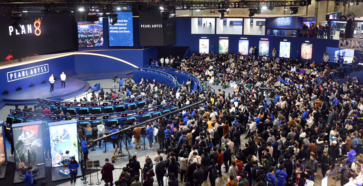 ▲ 국내 최대 게임전시회인 '지스타 2019'가 개막한 2019년 11월 14일 부산 해운대구 벡스코 행사장 내 한 게임업체 부스에서 신작 게임 발표회가 진행되고 있다. (뉴시스)