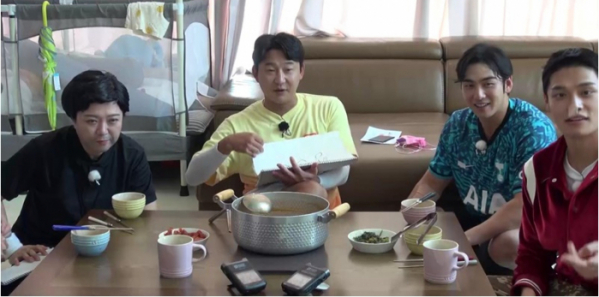 ▲이천수(왼쪽에서 두 번째)(사진제공=KBS)