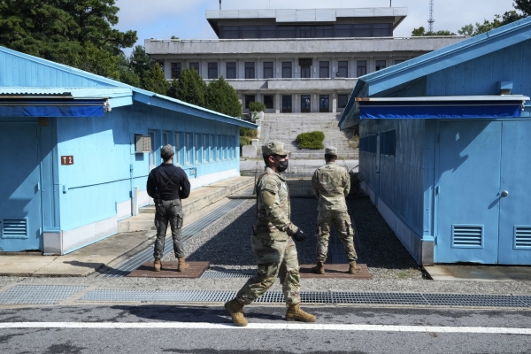 ▲미군이 4일 판문점에서 근무를 서고 있다. 파주/AP뉴시스
