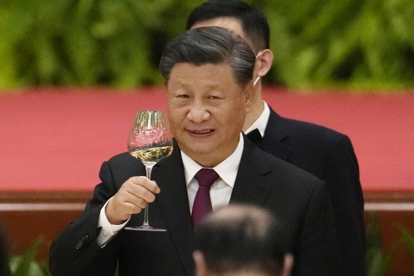 ▲시진핑 중국 국가주석이 지난달 30일 국경절 행사를 축하하고 있다. 베이징/AP연합뉴스
