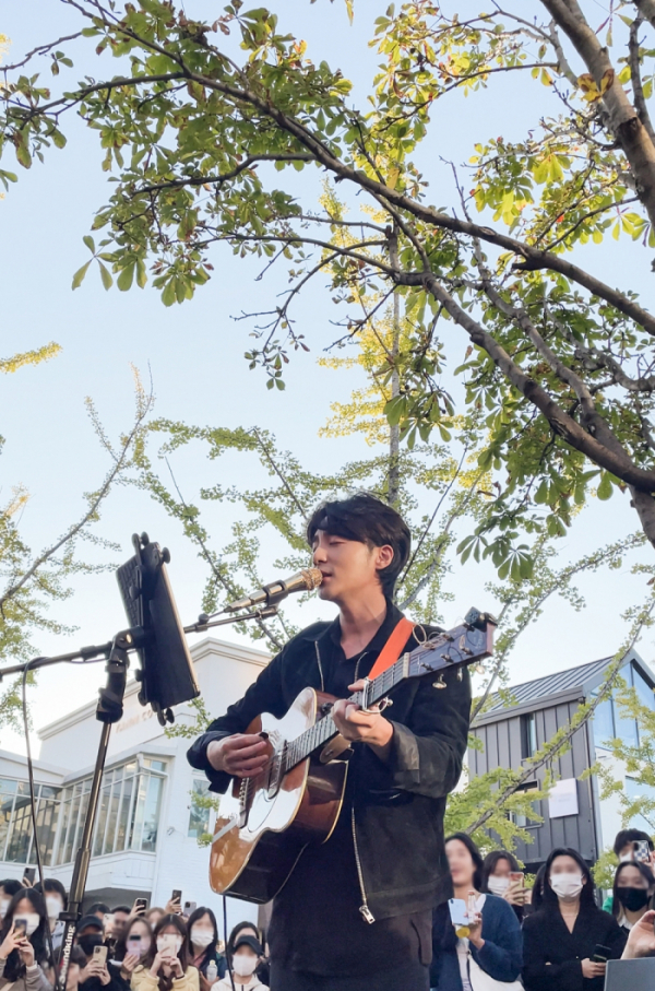 ▲로이킴(사진 = 웨이크원 제공)