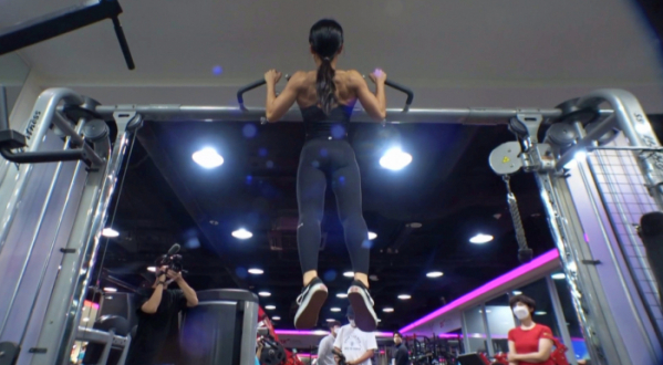 ▲무반동 턱걸이 여신(사진제공=SBS)