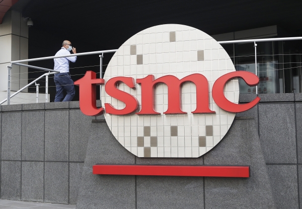 ▲대만 TSMC 본사 앞에서 지난해 10월 20일 로고가 보인다. 신주(대만)/AP뉴시스
