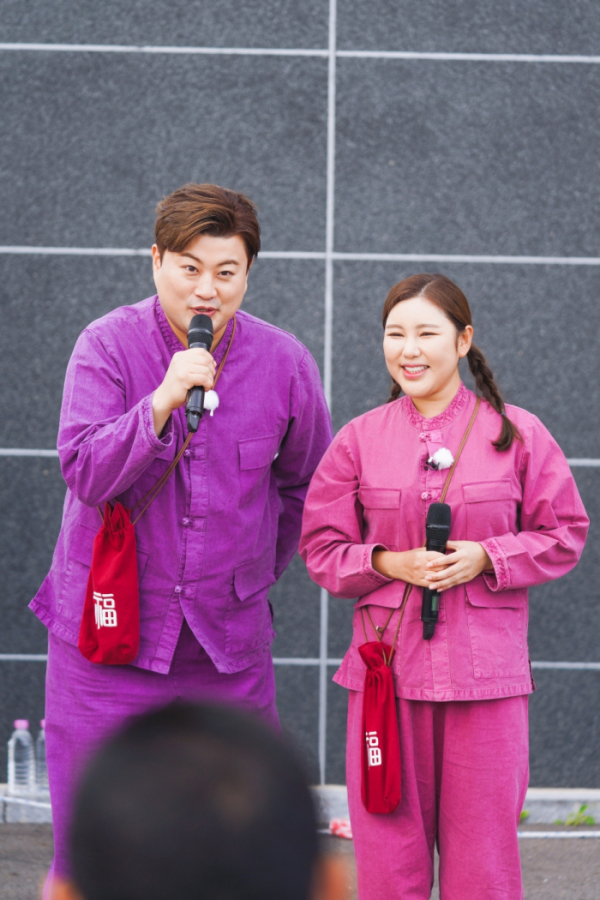 ▲'복덩이들고' 김호중, 송가인(사진제공=TV조선)