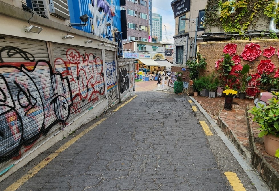 ▲홍대 클럽거리 인근 골목. (자료제공=마포구)