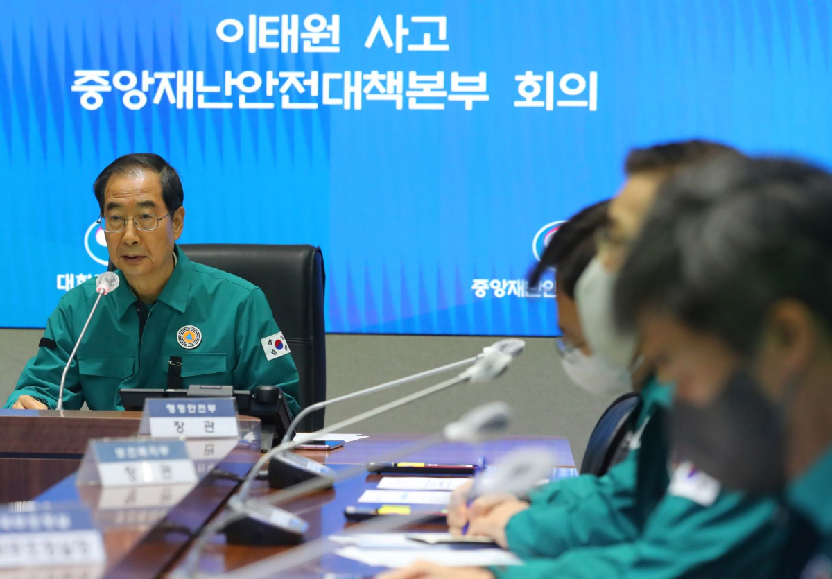 ▲한덕수 국무총리가 2일 오전 서울 종로구 정부서울청사에서 열린 이태원 사고 중앙재난안전대책본부 회의에 참석해 발언하고 있다.  (뉴시스)