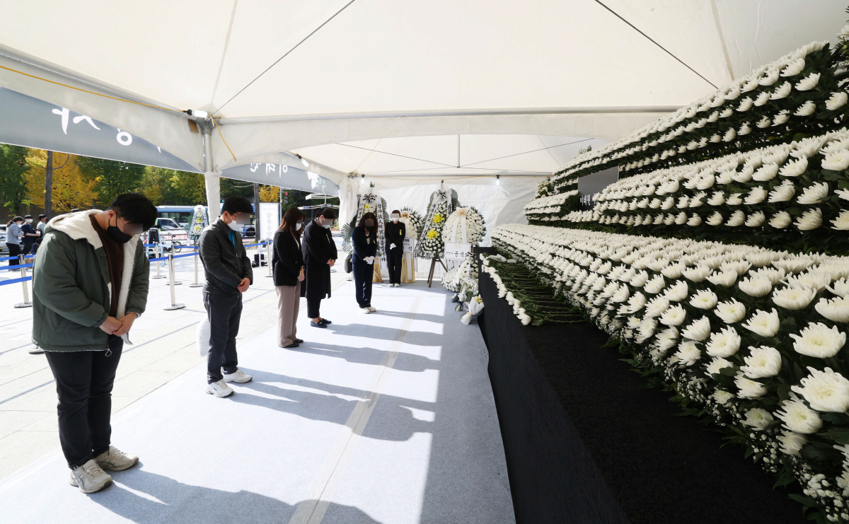 ▲서울 용산구 녹사평역 광장에 마련된 이태원 사고 사망자 합동분향소.  (신태현 기자 holjjak@)