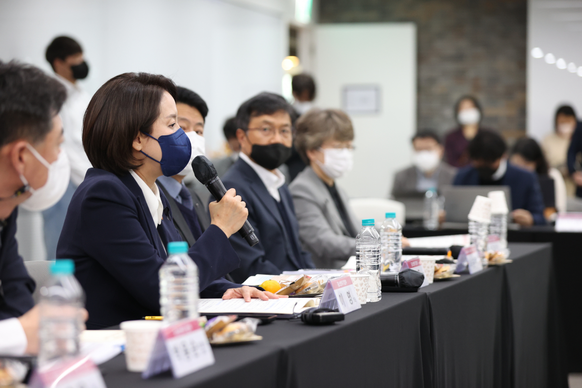 ▲ 이영 중소벤처기업부 장관이 3일 서울 용산구 서울창조경제혁신센터에서 열린 '초격차 스타트업 1000+ 프로젝트' 브리핑에서 기자단의 질의에 답변하고 있다. (사진제공=중소벤처기업부)