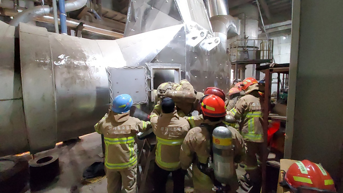 ▲수원슬러지사업소 매몰 사고 현장 (경기도 소방재난본부 제공)